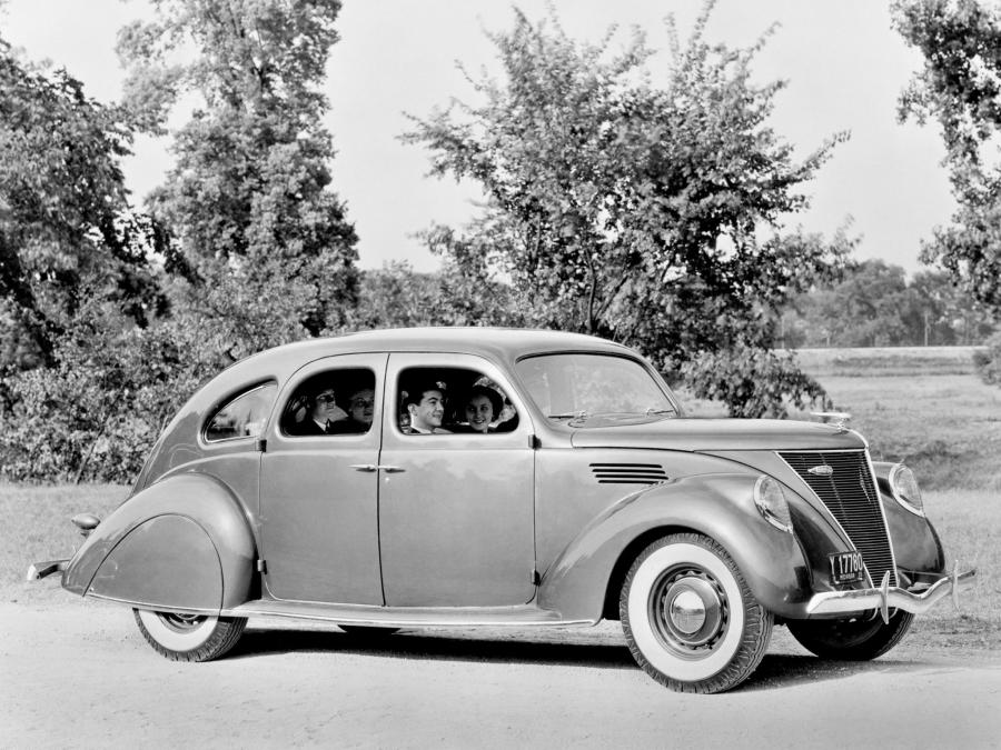  Lincoln Zephyr 4-Door Sedan 1936 года  (фото 5 из 9)